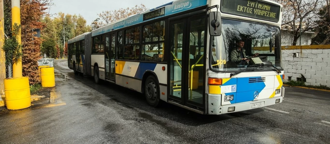  Αλλοδαπός αρνείται να προσφέρει τη θέση του σε ηλικιωμένη γυναίκα με πρόβλημα υγείας στο λεωφορείο